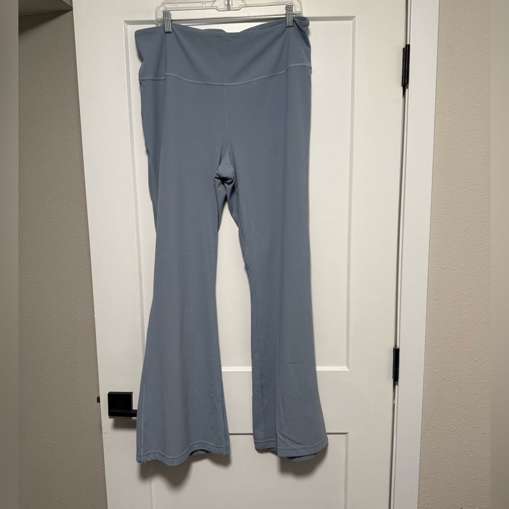 Lululemon Groove Super-High-Rise Flared Pant Nulu Chambray Size 18 - Picture 3 of 6